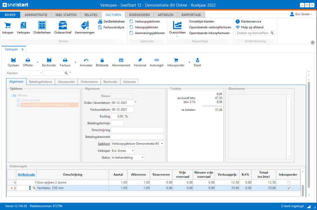 Je verkoopfactuur inboeken in Snelstart voor Windows (kan ook in je web browser). Dat bouw je niet even na in een Excel spreadsheet.
